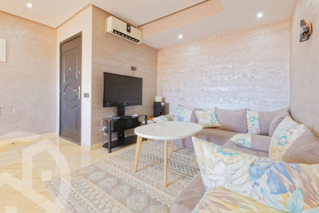 Des Lilas Dar Salam Chez Madame Assyl Avec 3 Piscines Appartement Marrakesh